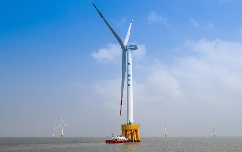 The blades of the Chinese wind turbine will occupy six football fields in area