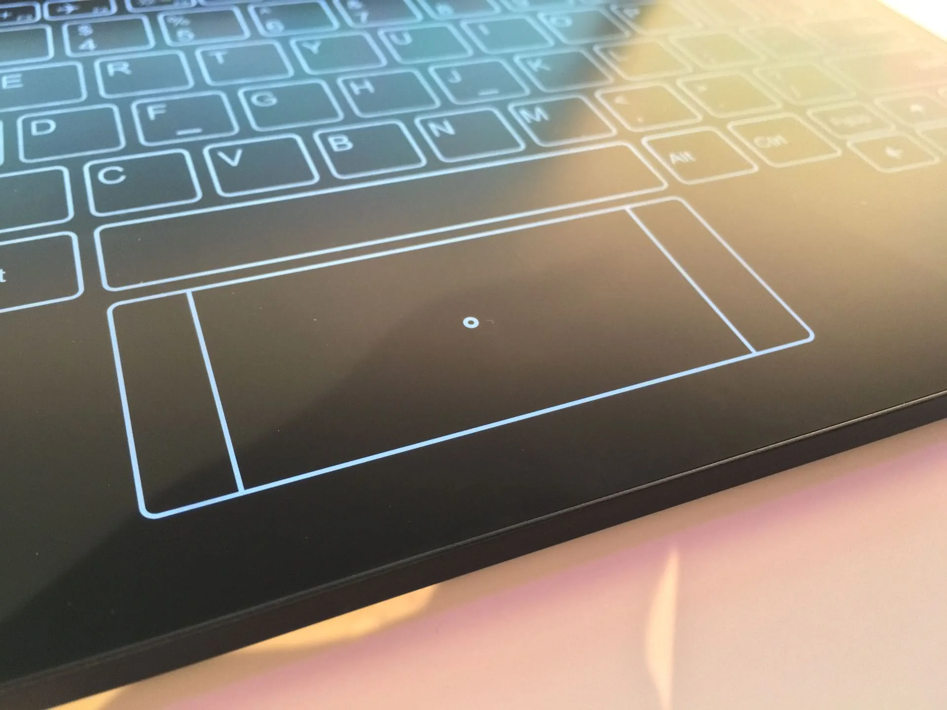 Слух: Apple может убрать физическую клавиатуру в будущих версиях MacBook