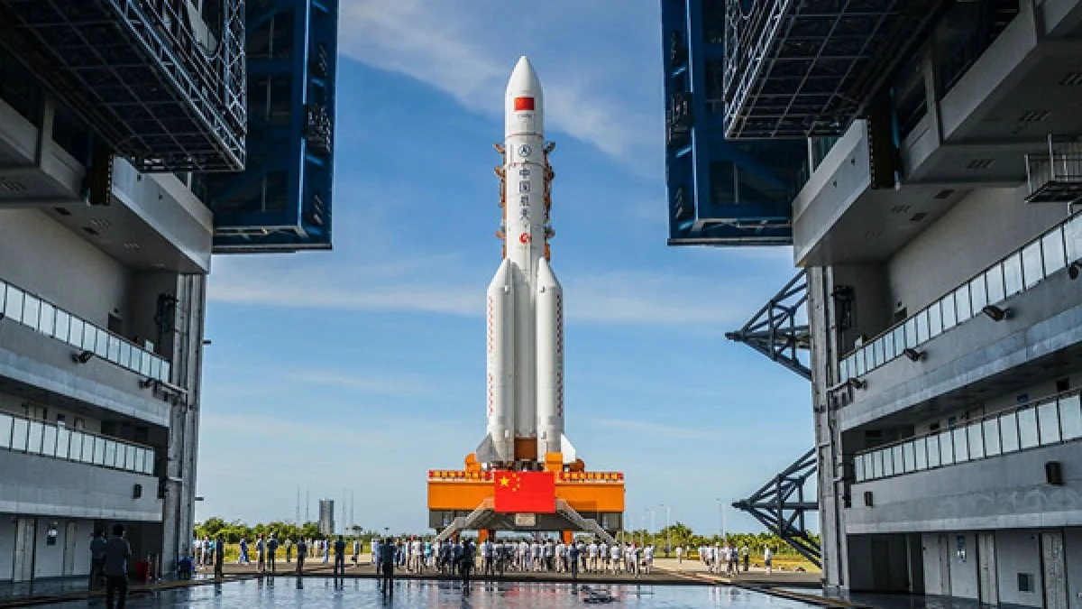 China demonstrates a tall rocket to fly to the moon