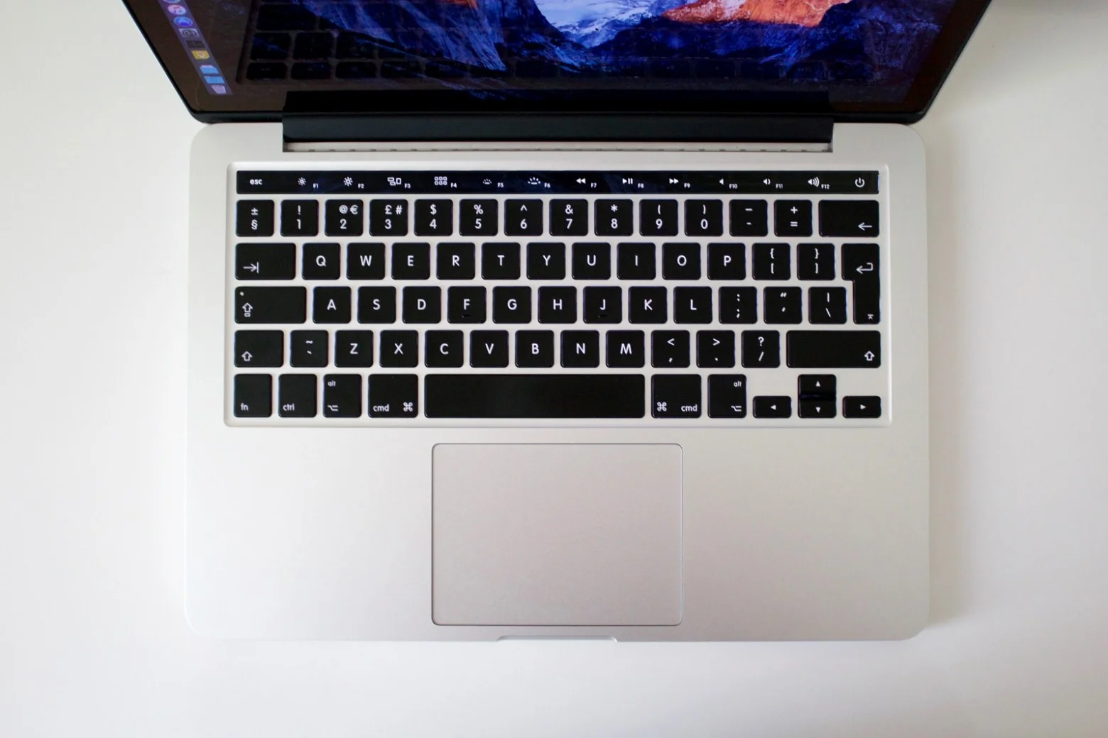Apple to launch MacBook with glass keyboard