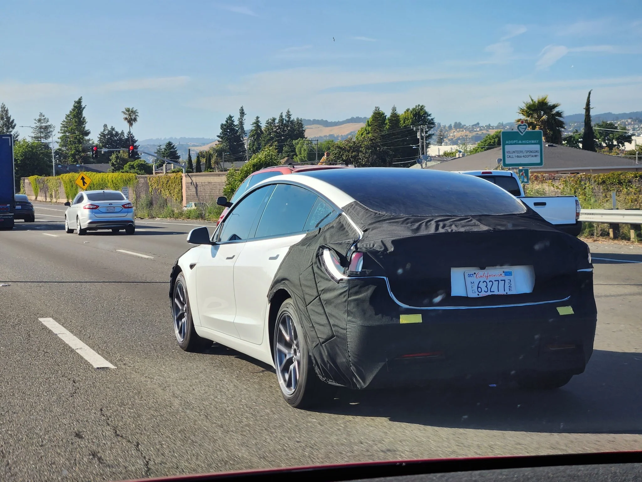 Прототип новой Tesla Model 3 обнаружили на дорогах общего пользования