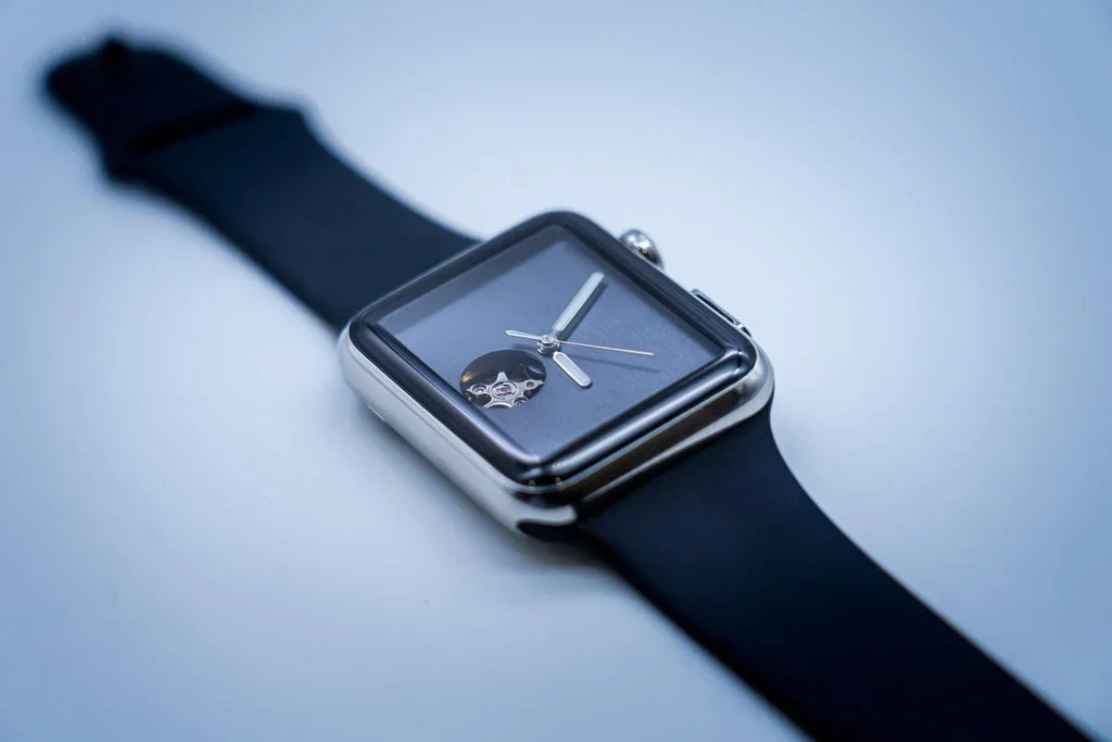 Энтузиаст собрал Apple Watch, которые совсем не требуют зарядки
