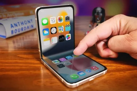 The first foldable iPhones and iPads will appear in 2025-26