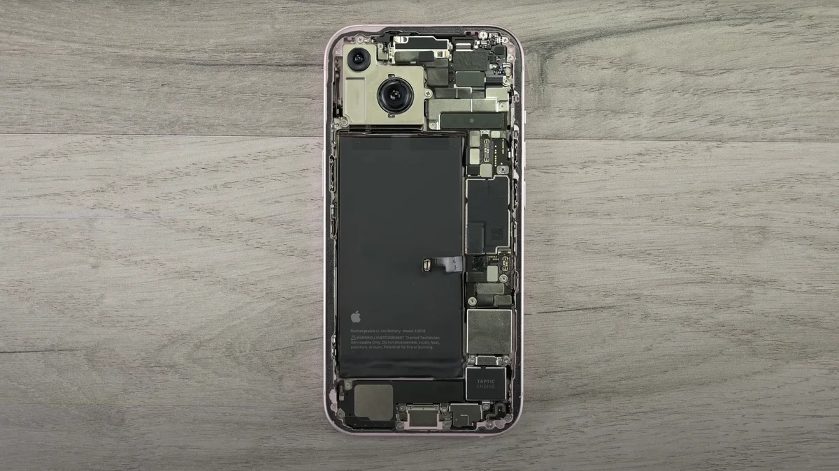 iPhone 16 Pro May Get Stainless Steel Battery