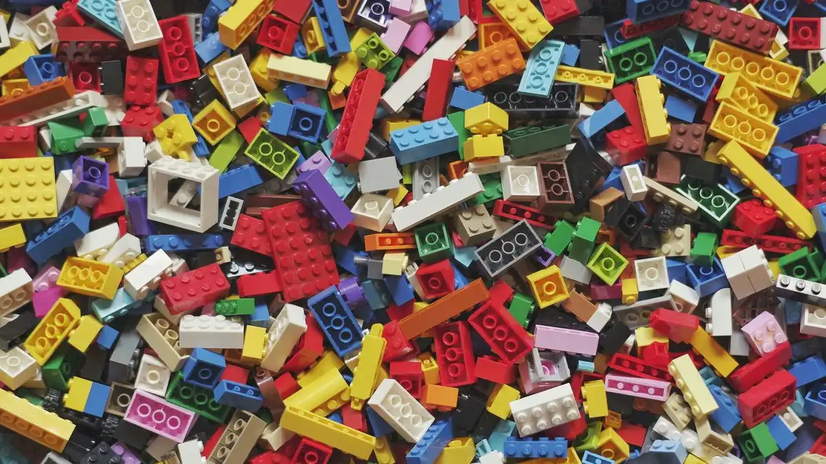 LegoGPT turns text into full LEGO building instructions