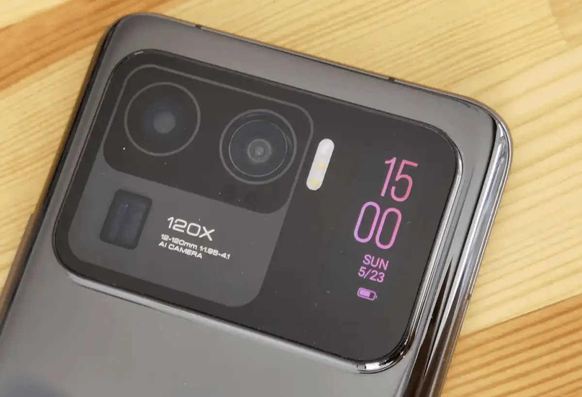 Xiaomi May Be Preparing an Interesting Smartphone with a Screen in the Camera Block