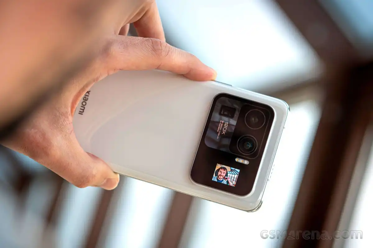 Xiaomi May Be Preparing an Interesting Smartphone with a Screen in the Camera Block