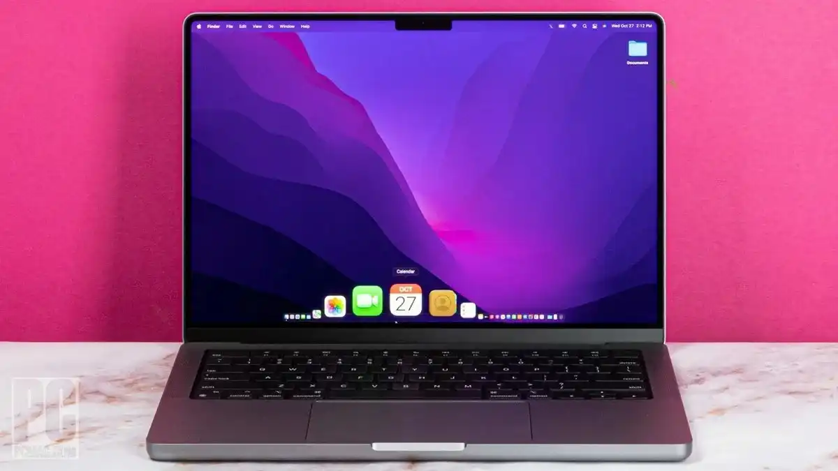 Apple is preparing a MacBook with an OLED screen and a notch in the display