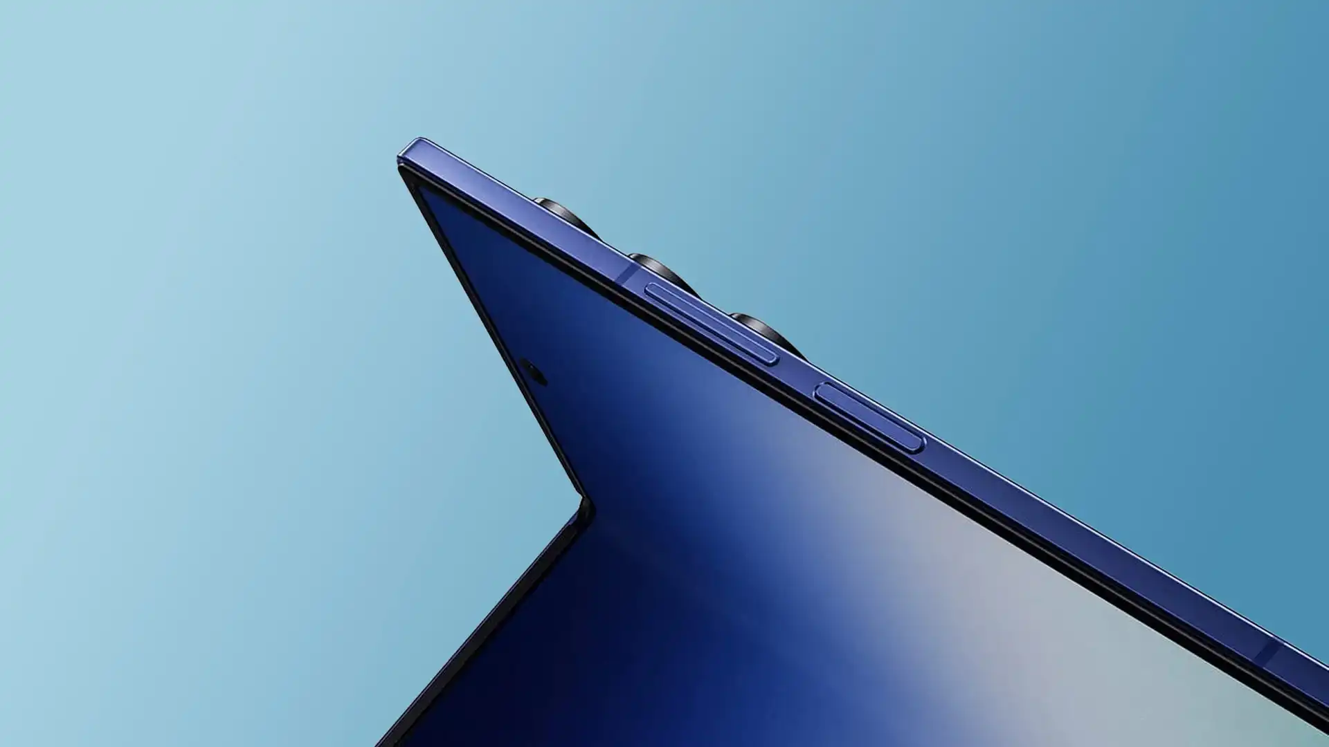 Exclusive photos of the new Samsung Galaxy Z Fold7 in blue have appeared